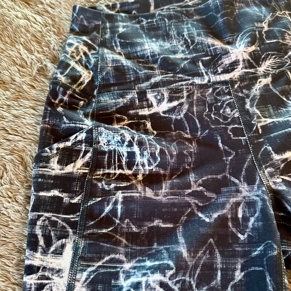 Spyder Black and White Patterned Leggings Size Medium - Picture 6 of 16